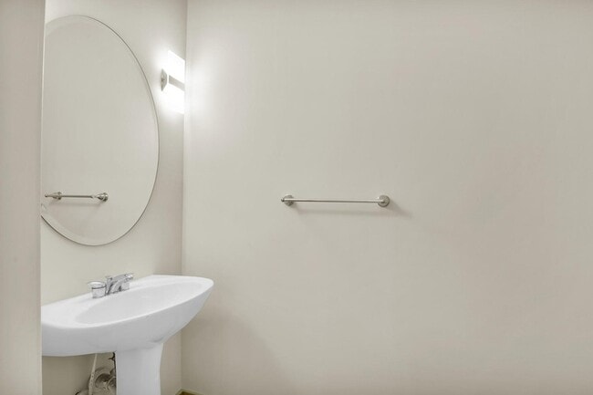 Building Photo - 3432 NE 15th Ave