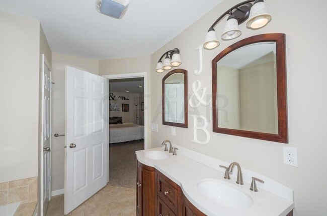 Building Photo - Awesome 5 Bedroom, 3 Bathroom Single Family Home for Rent in EGF