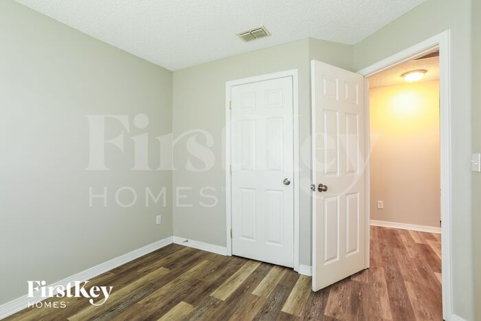 Building Photo - 7341 Ironside Dr N