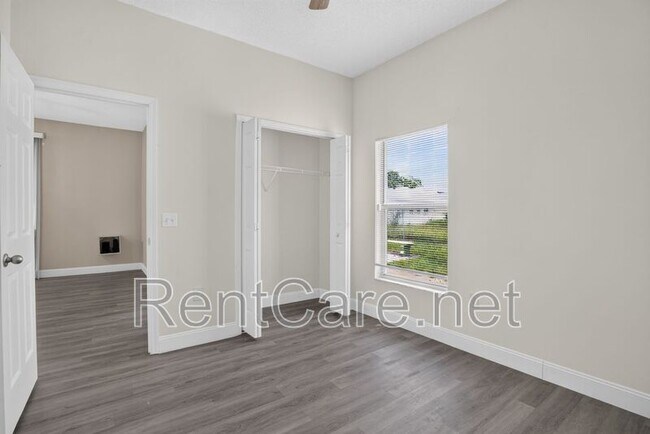 Building Photo - 121 Aurelia Ct