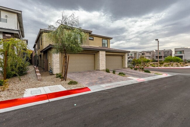 Building Photo - 3 Bed Nicely Upgraded Summerlin TownHome