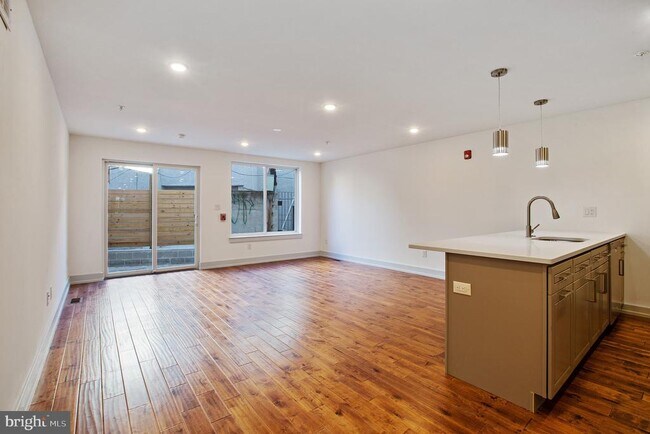 Building Photo - 1513 Brown St