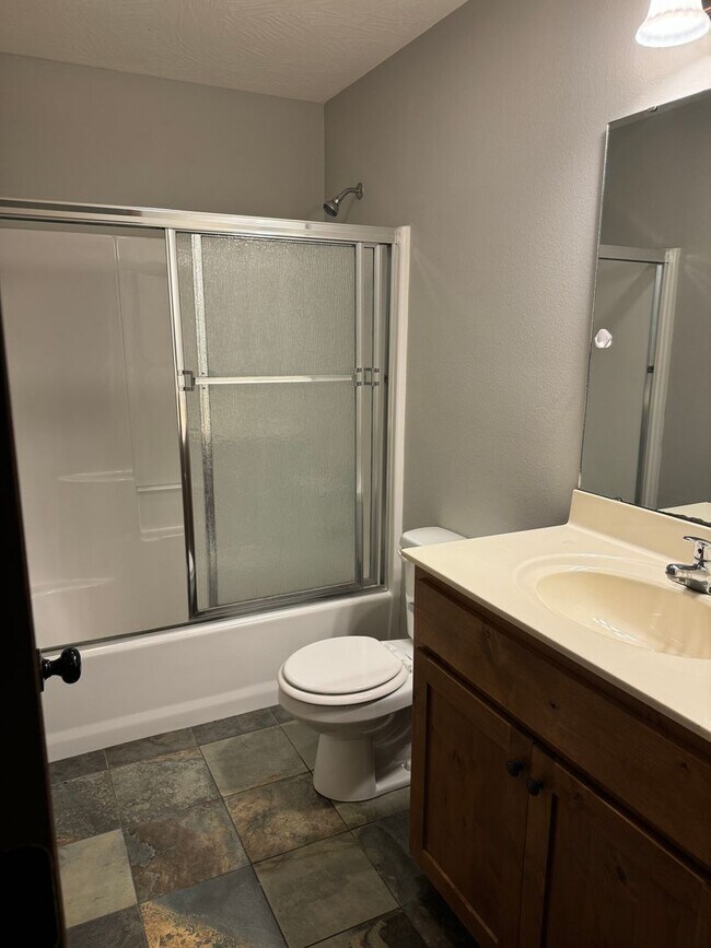 Building Photo - Beautiful Home Strafford, Missouri