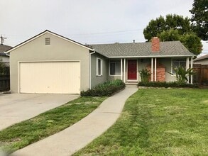 Building Photo - Spacious 3 Bed 1.5 Bath House Close to Val...