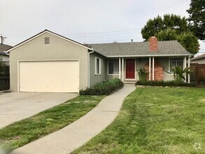 Building Photo - Spacious 3 Bed 1.5 Bath House Close to Val...
