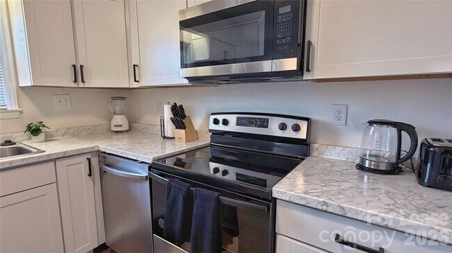 Building Photo - 6314 Old Pineville Rd