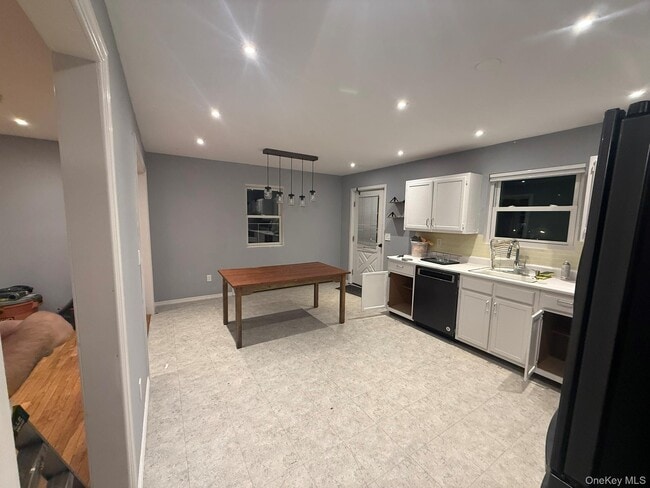 Building Photo - 133 Moriches Ave