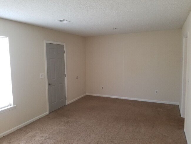 Building Photo - 1065 Thornwoode Ln