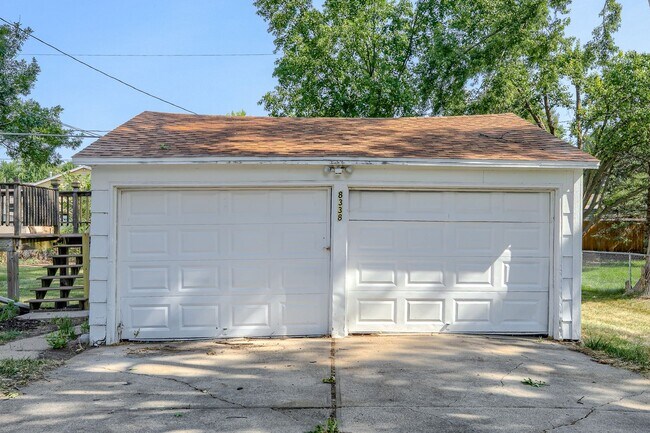 Building Photo - Charming 3-Bedroom Omaha Home with Finishe...