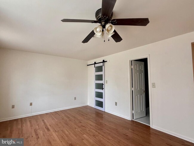 Building Photo - 10128 Reprise Dr