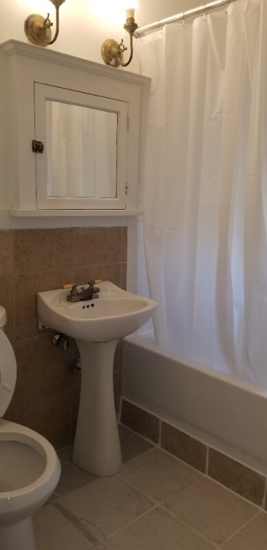 Building Photo - 2410 University Ave NE