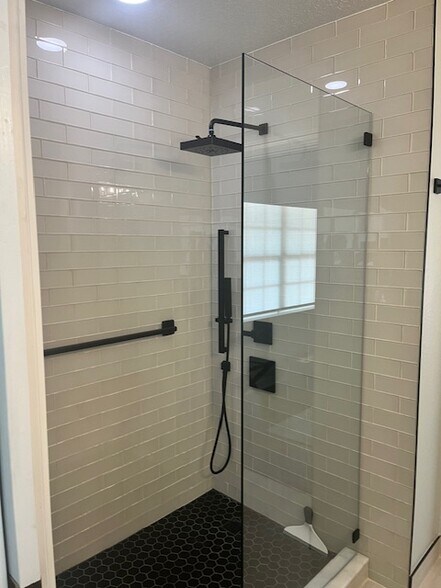 Building Photo - 1188 N Tamiami Trl