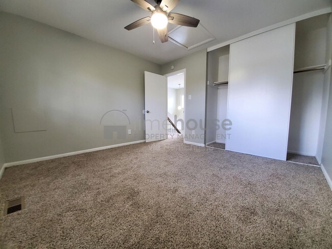 Building Photo - 1553 Beachview Dr