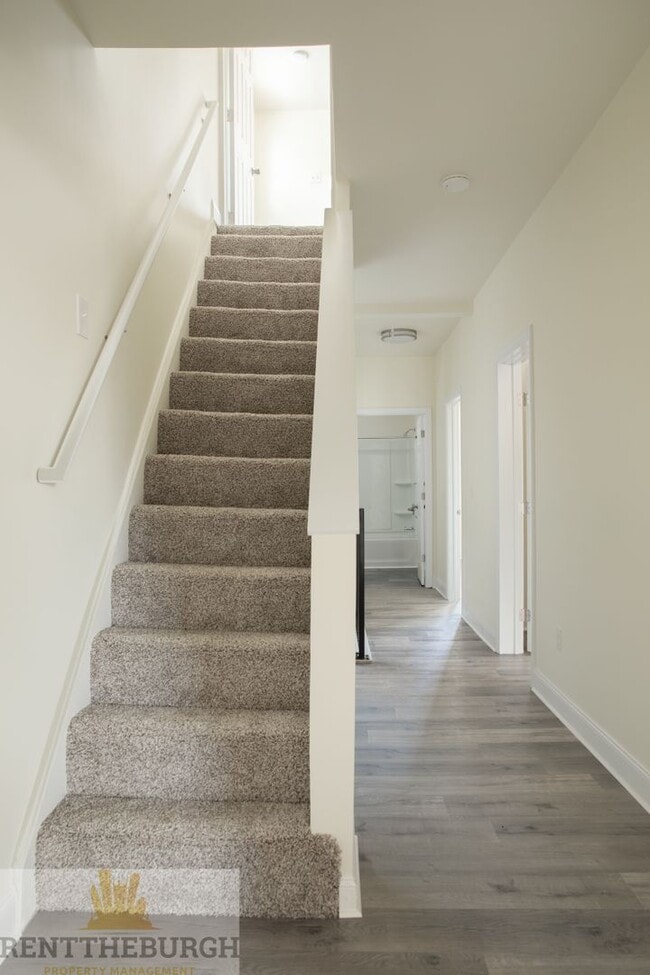 Building Photo - Updated 4BR House with 2 full baths and yard!