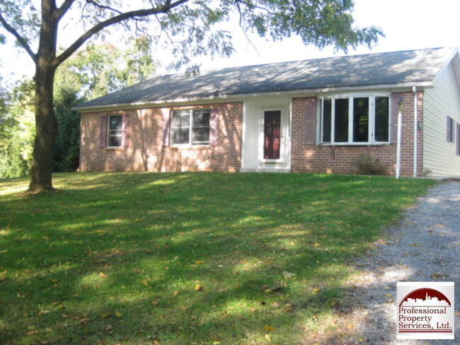 Charming 3BR, 2BA Rancher with Private Set... - 5 E Oak Ridge Dr ...