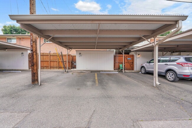 Building Photo - $2,550.00 - 4 Bedrooms, 2.5 Bathroom, Town...