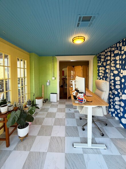 Building Photo - 2023 E 14th Pl