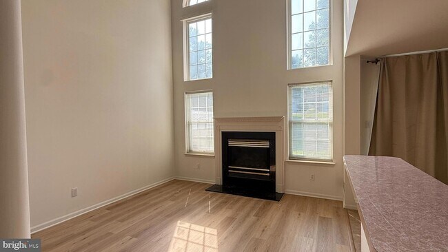 Building Photo - 207 Lookout Pl