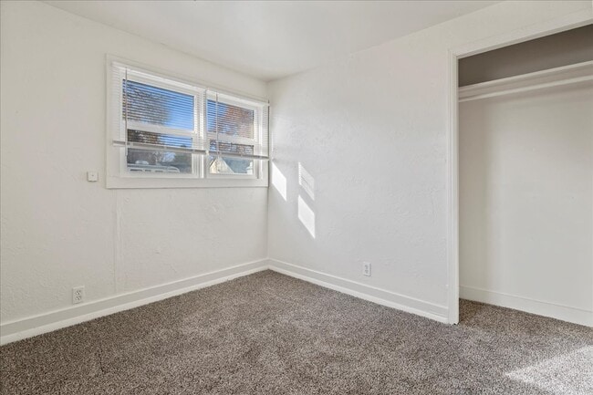 Building Photo - 1714 Main St