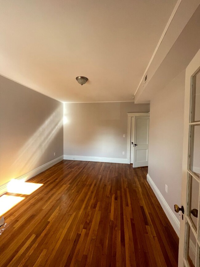 Building Photo - Nice 3 bed in Brookline