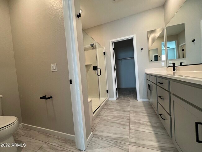 Building Photo - 746 E Doral Ave