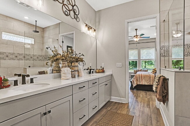 Building Photo - Like New Luxury Home For Rent In St. John County.