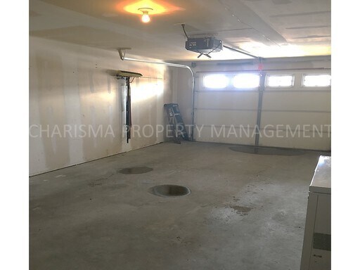 Building Photo - LOOKING FOR MORE SPACE? TRY US! 3 BD, 2 BA TOWN HOME IN TEA!