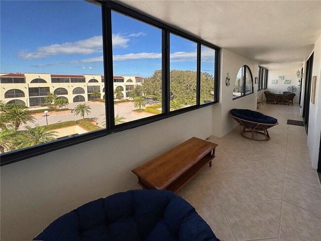 Building Photo - 5601 Jimmy Buffett Mem Hwy