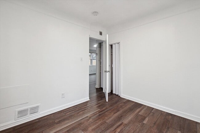 Building Photo - 3 bedroom 2 full bathrooms Warren $1,300