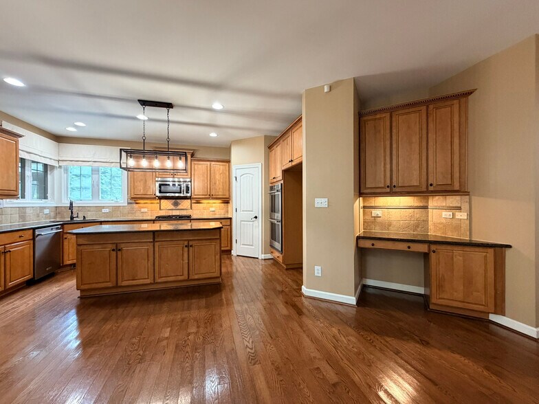 Building Photo - 5604 Pine Rock Ct