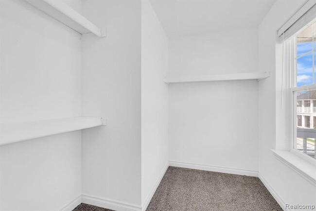 Building Photo - 171 Jotham Ave