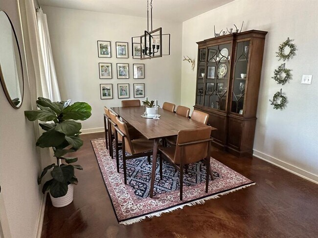 Building Photo - 205 Sycamore St