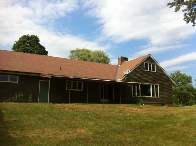 Building Photo - Beautiful Lakeside home in Windsor Vermont - Will go fast