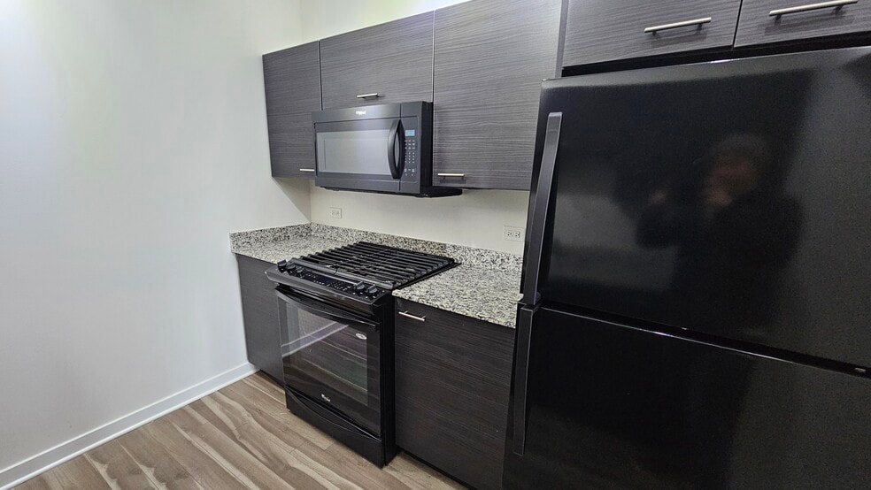 Building Photo - 128 W Chicago Ave