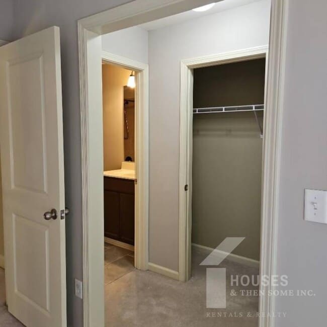 Building Photo - 204 Wild Meadow Dr