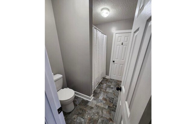 Building Photo - 3 Bed 2.5 Bath Single-Family Home
