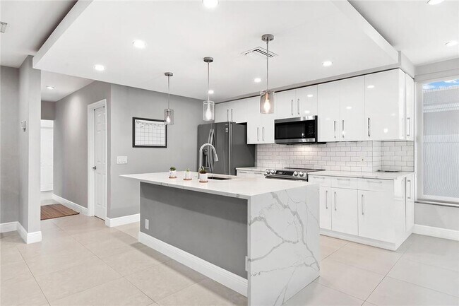 Building Photo - 2801 NE 59th St