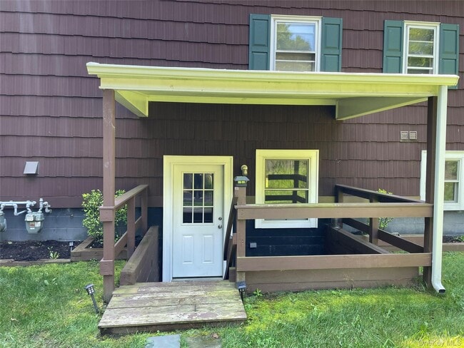 Building Photo - 328 E Broadway