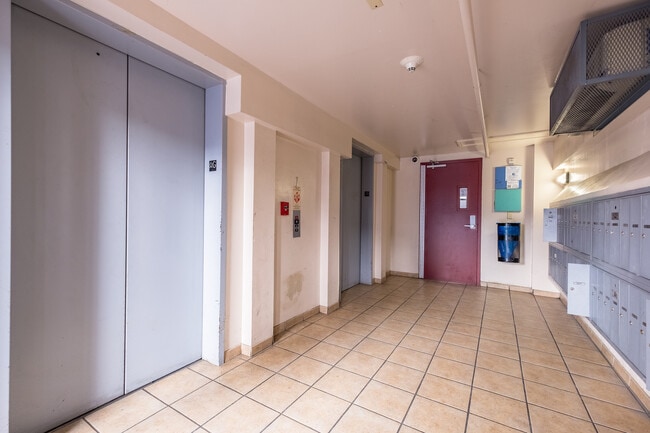 Building Photo - Live in the Heart of West Campus!