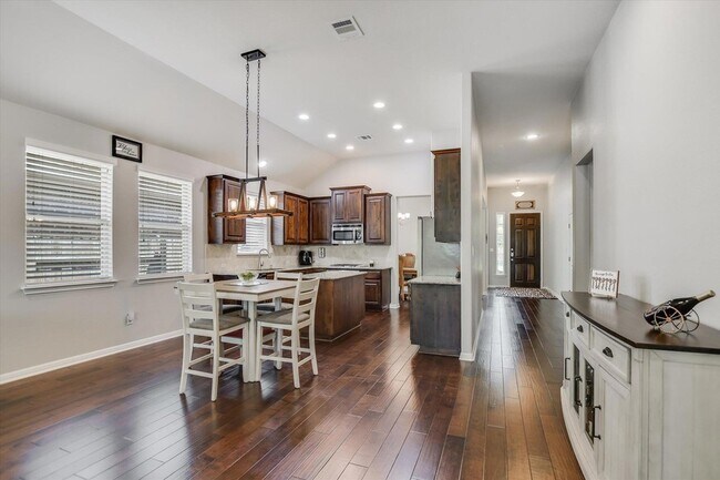 Building Photo - 2717 Coral Valley Dr