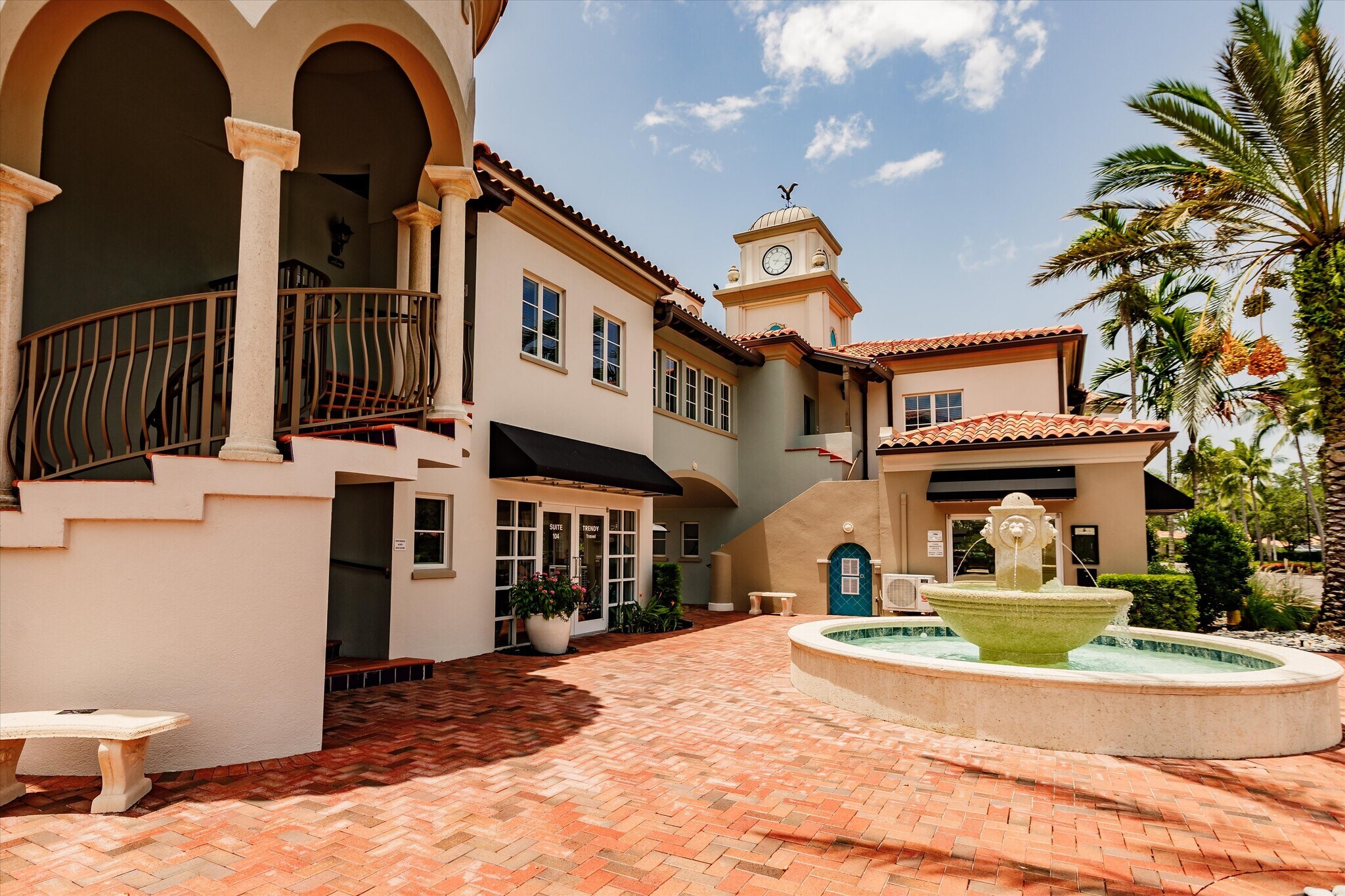 Building Photo - 3200 Village Walk Cir