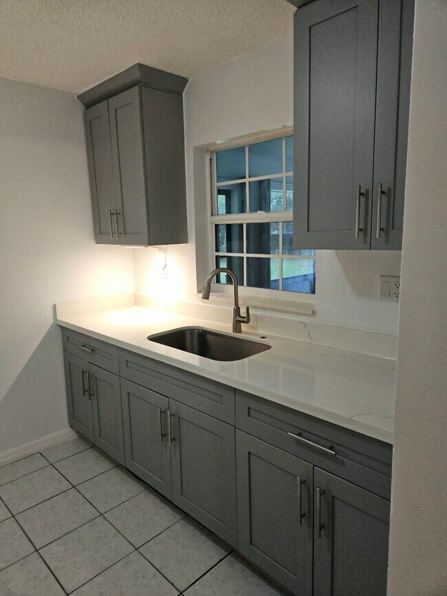 Building Photo - 3033 SW Collings Dr