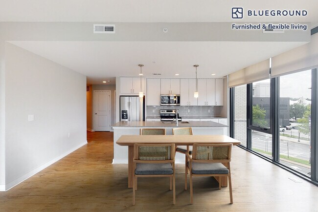 Building Photo - 555 S President St