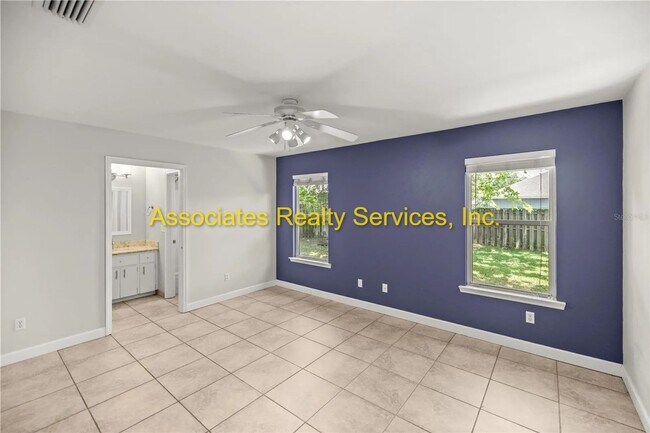 Building Photo - Charming, spacious 3bed/2bath home w/ office, screened patio & double car garage in Northridge su...