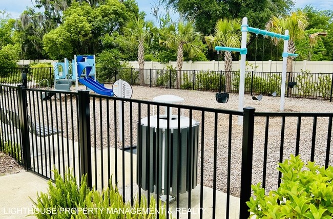 Building Photo - Charming, Newly Built 2 Bed/2.5 Bath Townh...