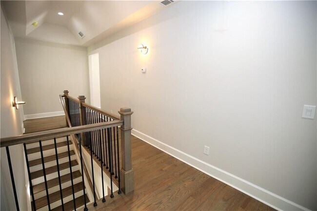 Building Photo - 957 Briarcliff Rd NE
