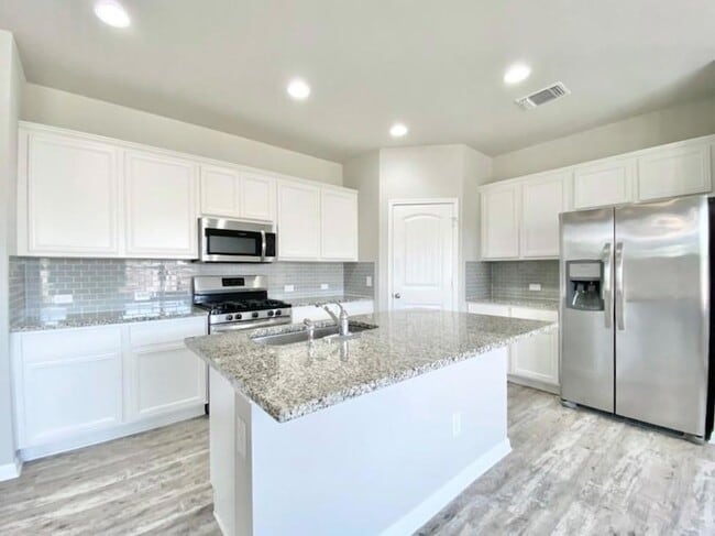 Building Photo - 2036 Port Ellen Dr