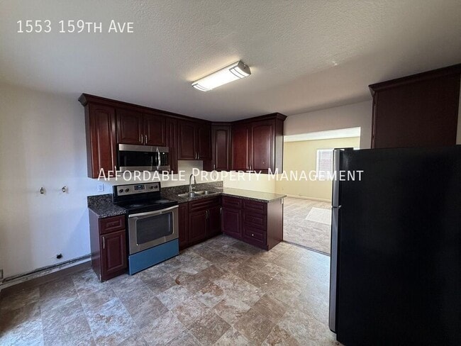 Building Photo - 1553 159th Ave