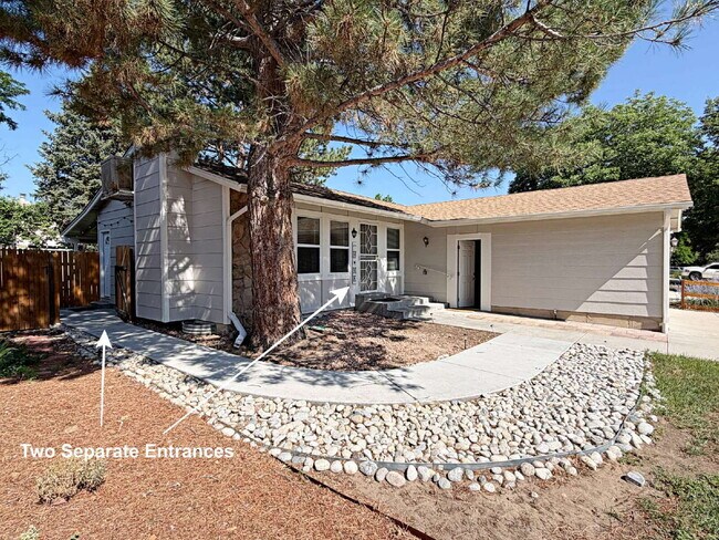 Building Photo - 5-Bedroom Aurora Home with Smart Layout & Private Lower-Level Entrance