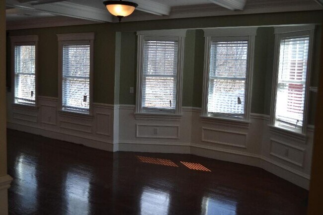 Building Photo - 129 Nonantum St
